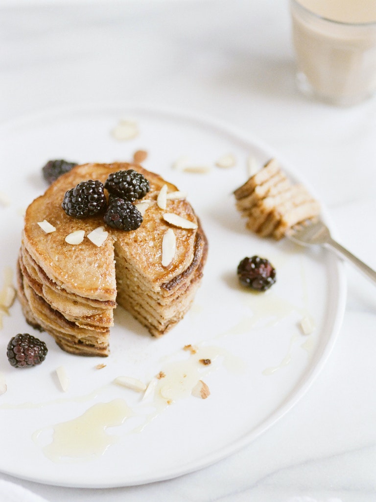 HOT CAKES DE POLVO DE MEZQUITE Y HARINA DE ALMENDRAS